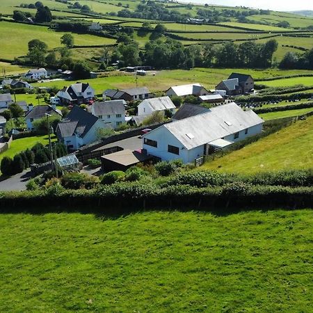 Bed and Breakfast Y Grange Llanfihangel-y-Creuddyn Esterno foto