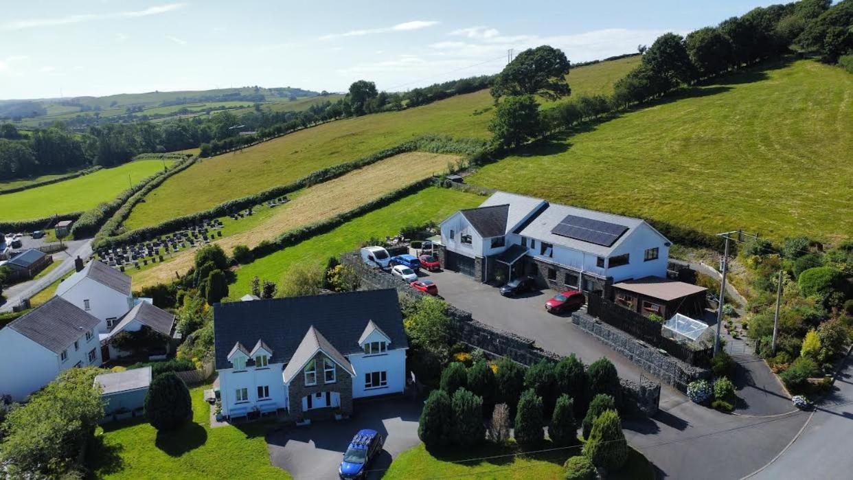 Bed and Breakfast Y Grange Llanfihangel-y-Creuddyn Esterno foto