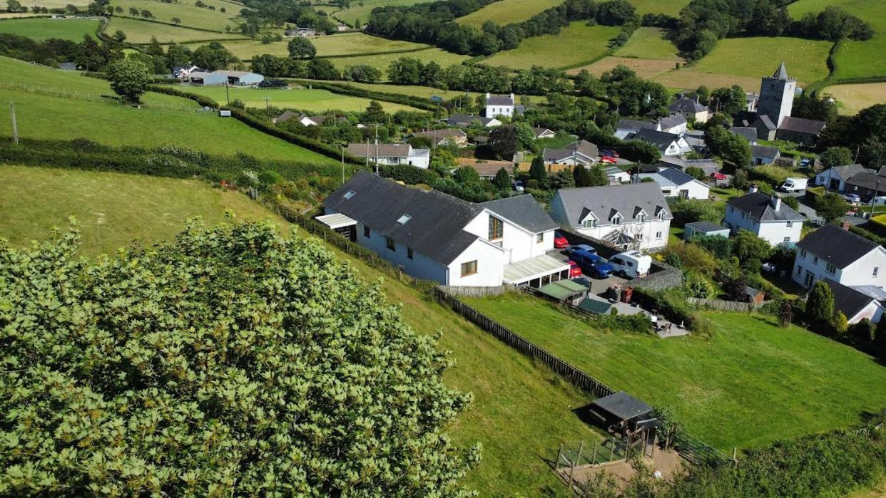 Bed and Breakfast Y Grange Llanfihangel-y-Creuddyn Esterno foto