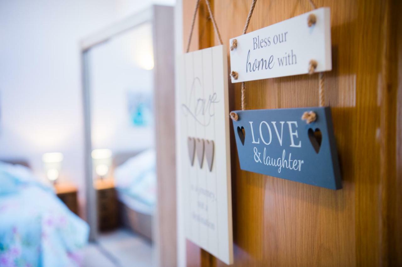 Bed and Breakfast Y Grange Llanfihangel-y-Creuddyn Esterno foto