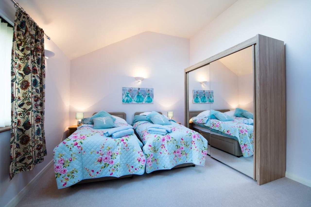 Bed and Breakfast Y Grange Llanfihangel-y-Creuddyn Esterno foto