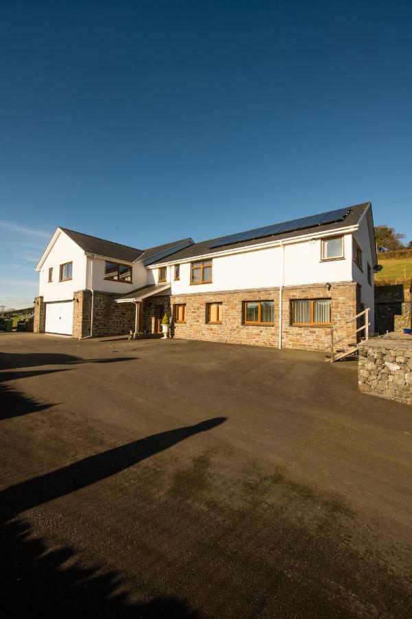 Bed and Breakfast Y Grange Llanfihangel-y-Creuddyn Esterno foto