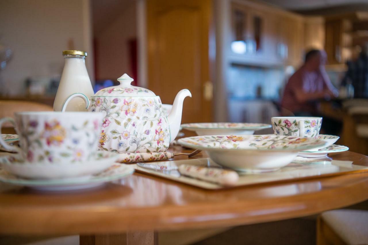Bed and Breakfast Y Grange Llanfihangel-y-Creuddyn Esterno foto