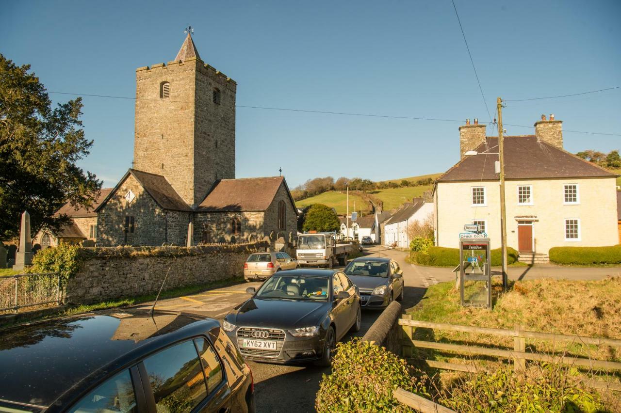Bed and Breakfast Y Grange Llanfihangel-y-Creuddyn Esterno foto