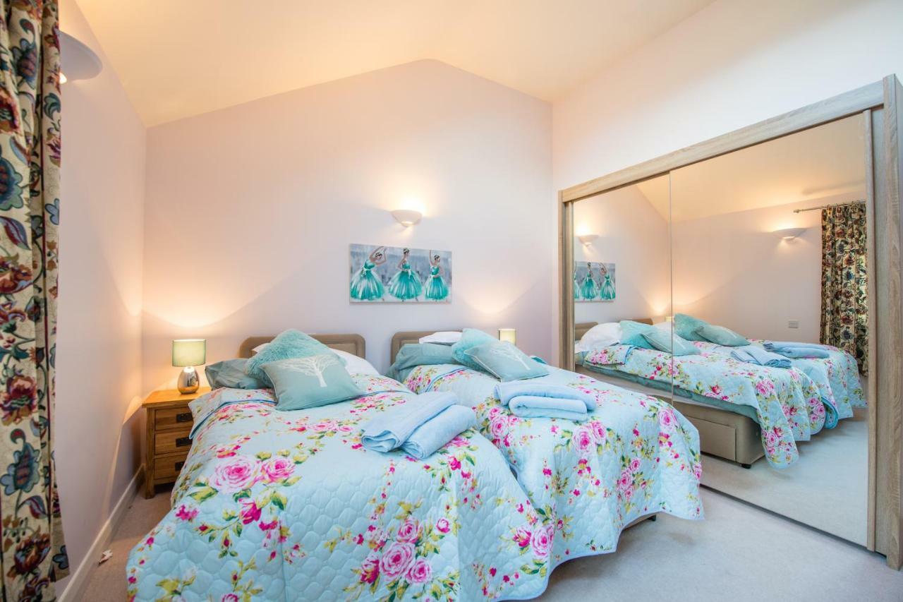 Bed and Breakfast Y Grange Llanfihangel-y-Creuddyn Esterno foto
