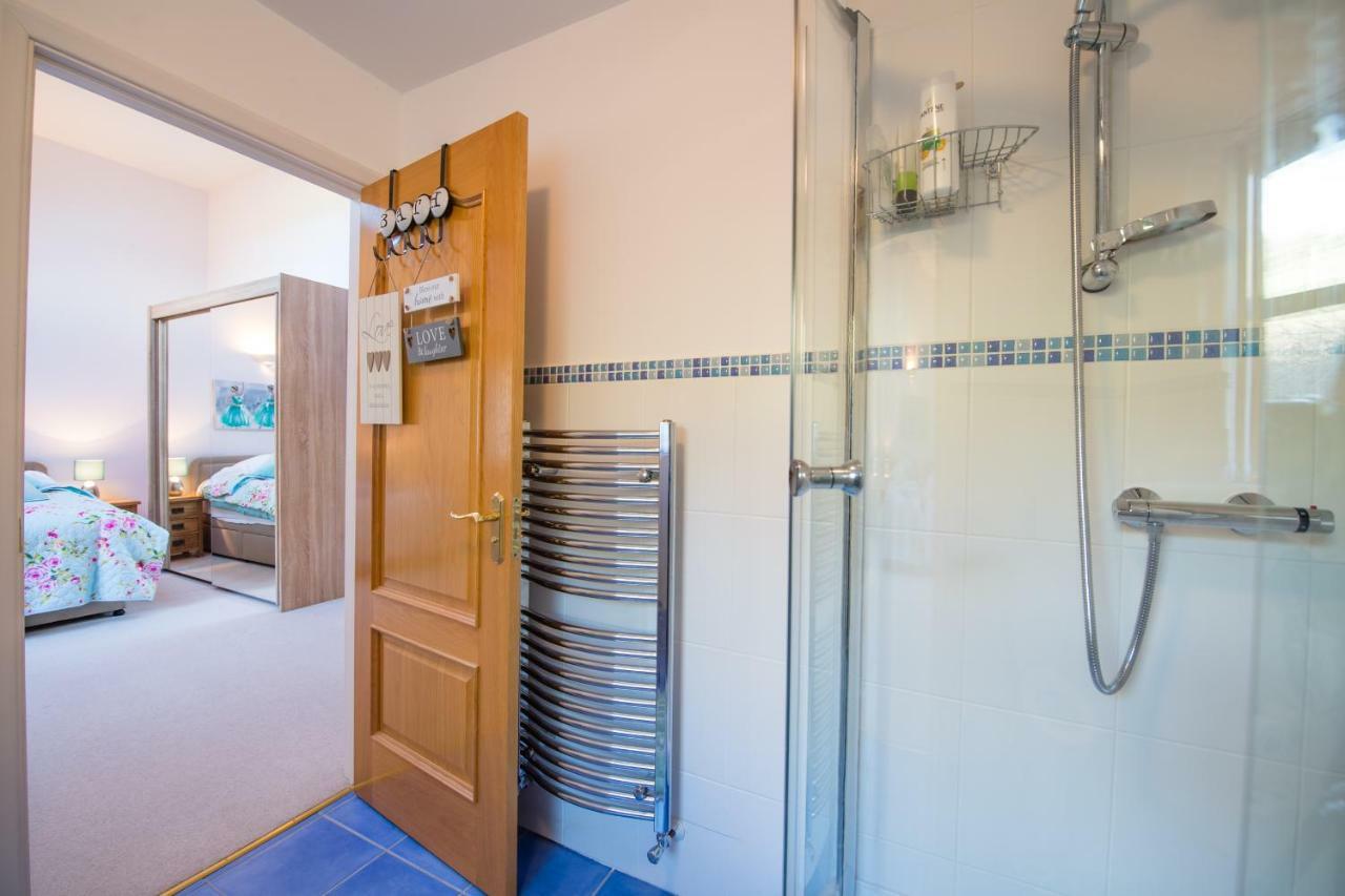Bed and Breakfast Y Grange Llanfihangel-y-Creuddyn Esterno foto