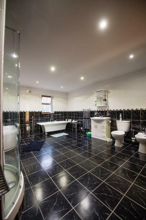 Bed and Breakfast Y Grange Llanfihangel-y-Creuddyn Esterno foto