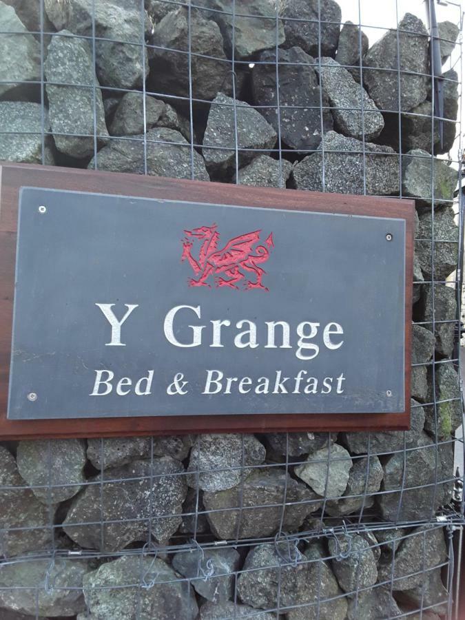 Bed and Breakfast Y Grange Llanfihangel-y-Creuddyn Esterno foto
